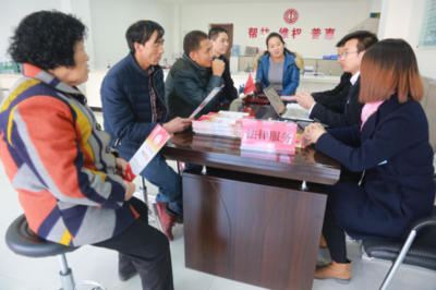 庆阳市总工会成立法律服务团